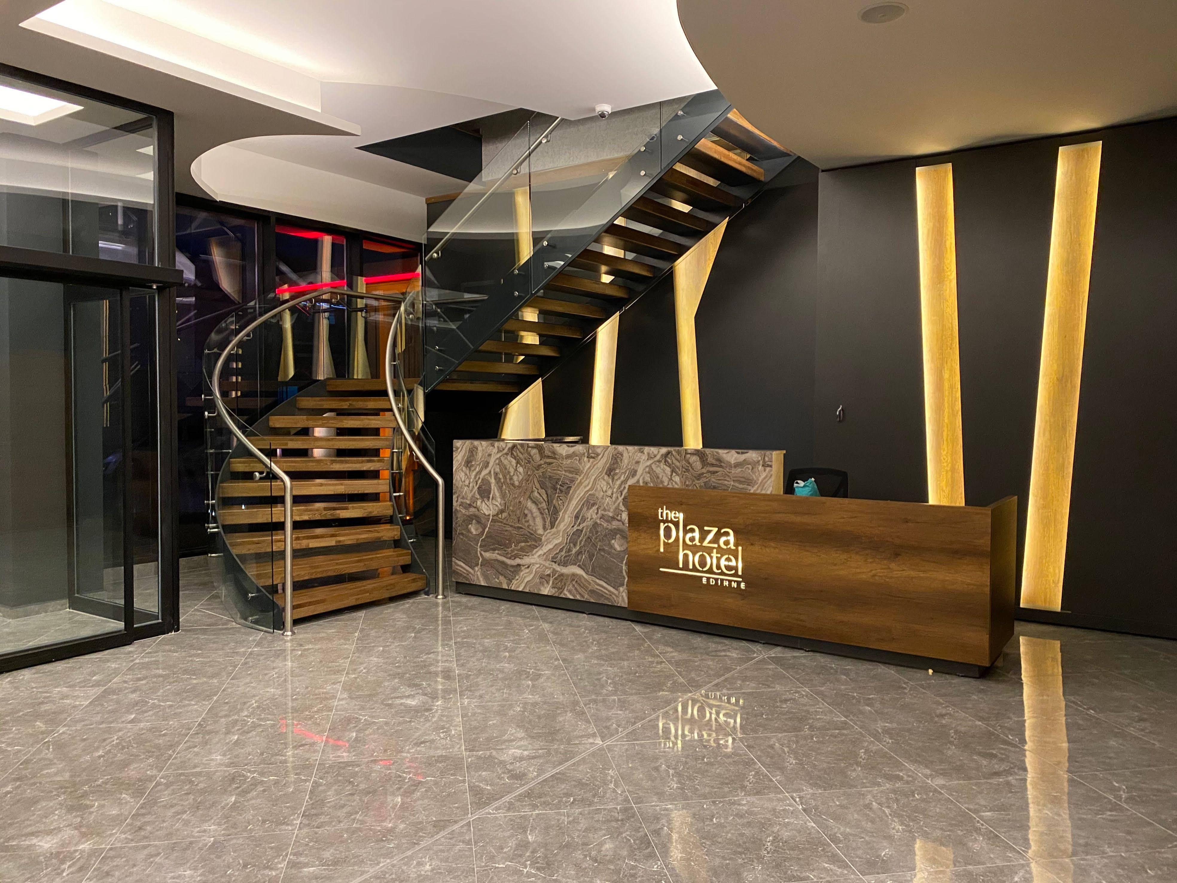 Hotel The Plaza 4*